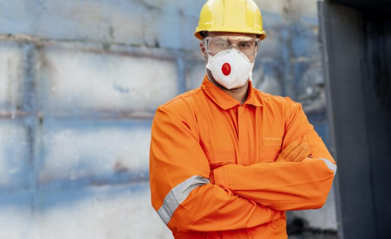 hombre equipo protección y seguridad